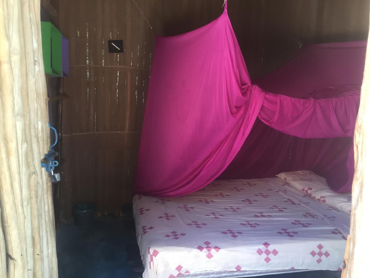 Eco Hostel Casa Del Aguaホルボックス島 エクステリア 写真