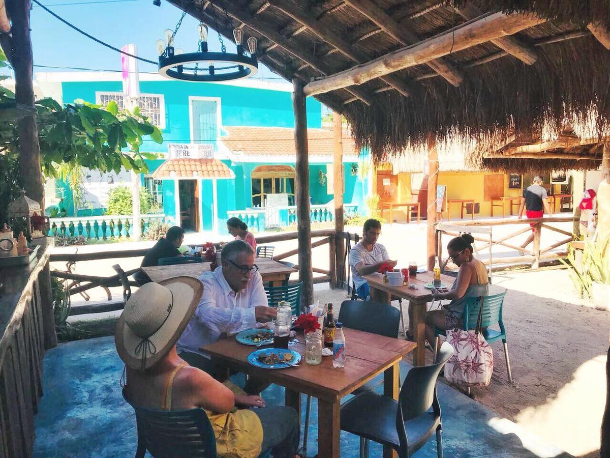 Eco Hostel Casa Del Aguaホルボックス島 エクステリア 写真
